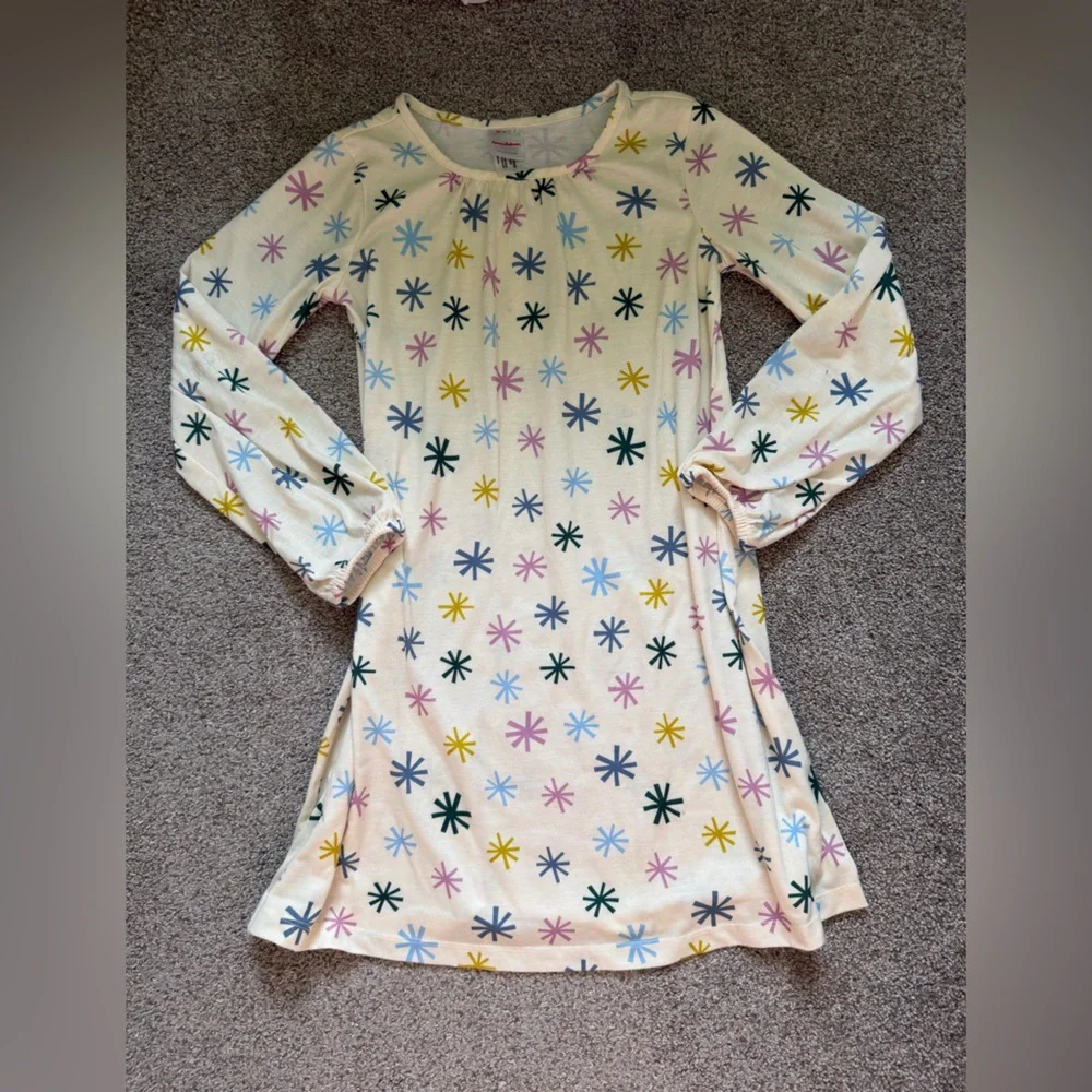 Hanna Andersson Holiday Print Nightgown in Colorful Snowflakes on Ecru Size 10